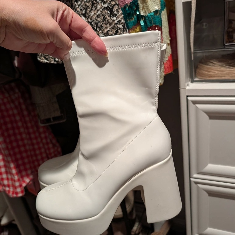 Dream Pairs White Heeled Boots